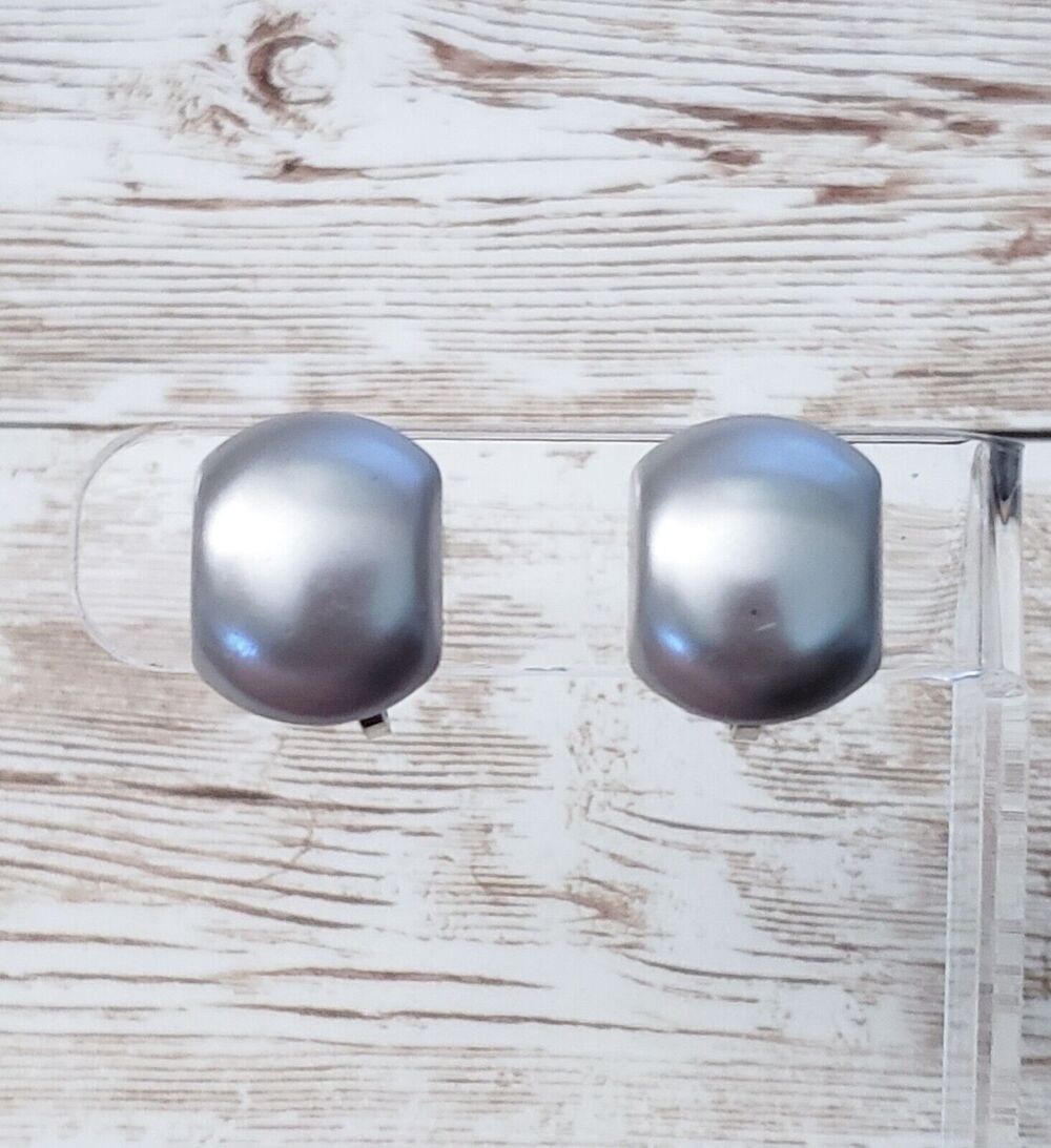 Vintage Clip On Earrings - 0.75" Silver Tone Curved